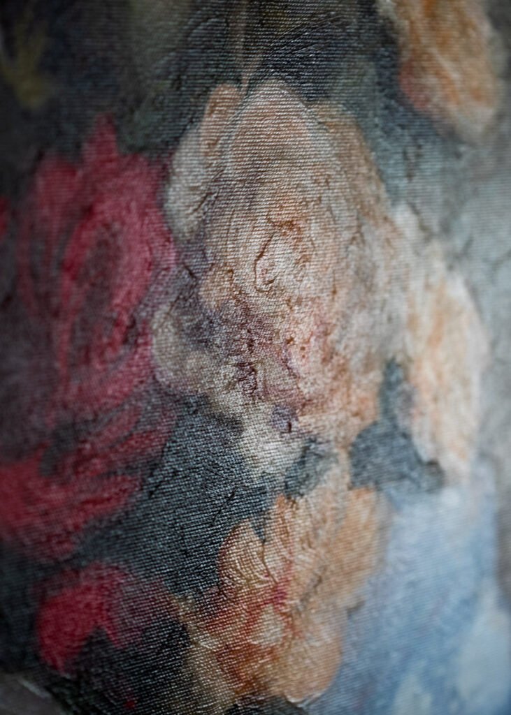 Relieve del texturado sobre lienzo iluminado lateralmente